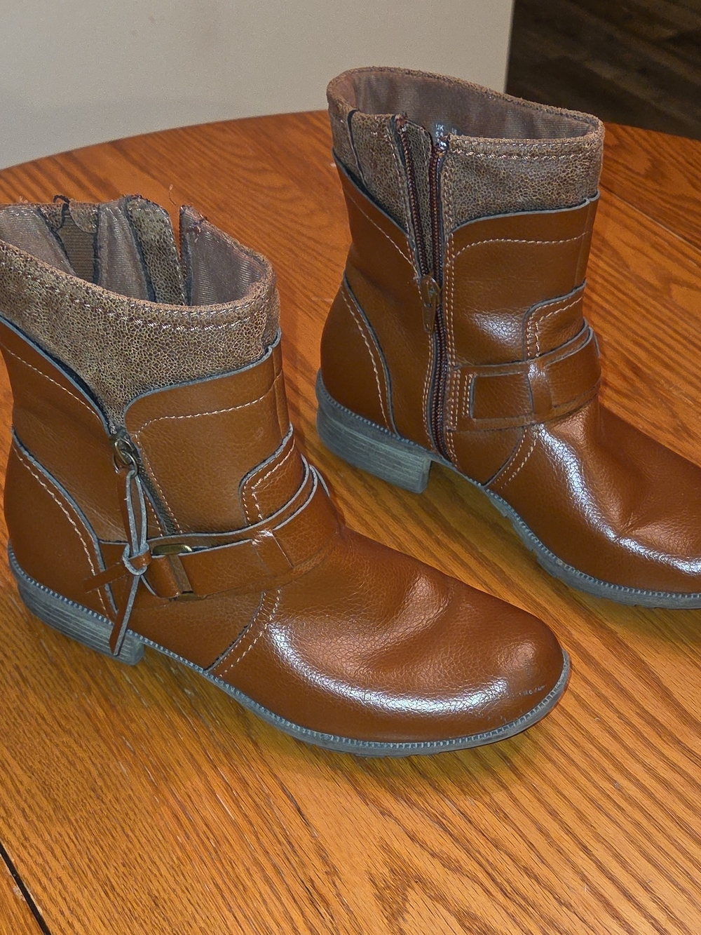 Clarks Women's Brown Faux-Leather Ankle Booties with Side Zip